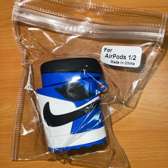 AirPod case - Picture 3 of 3